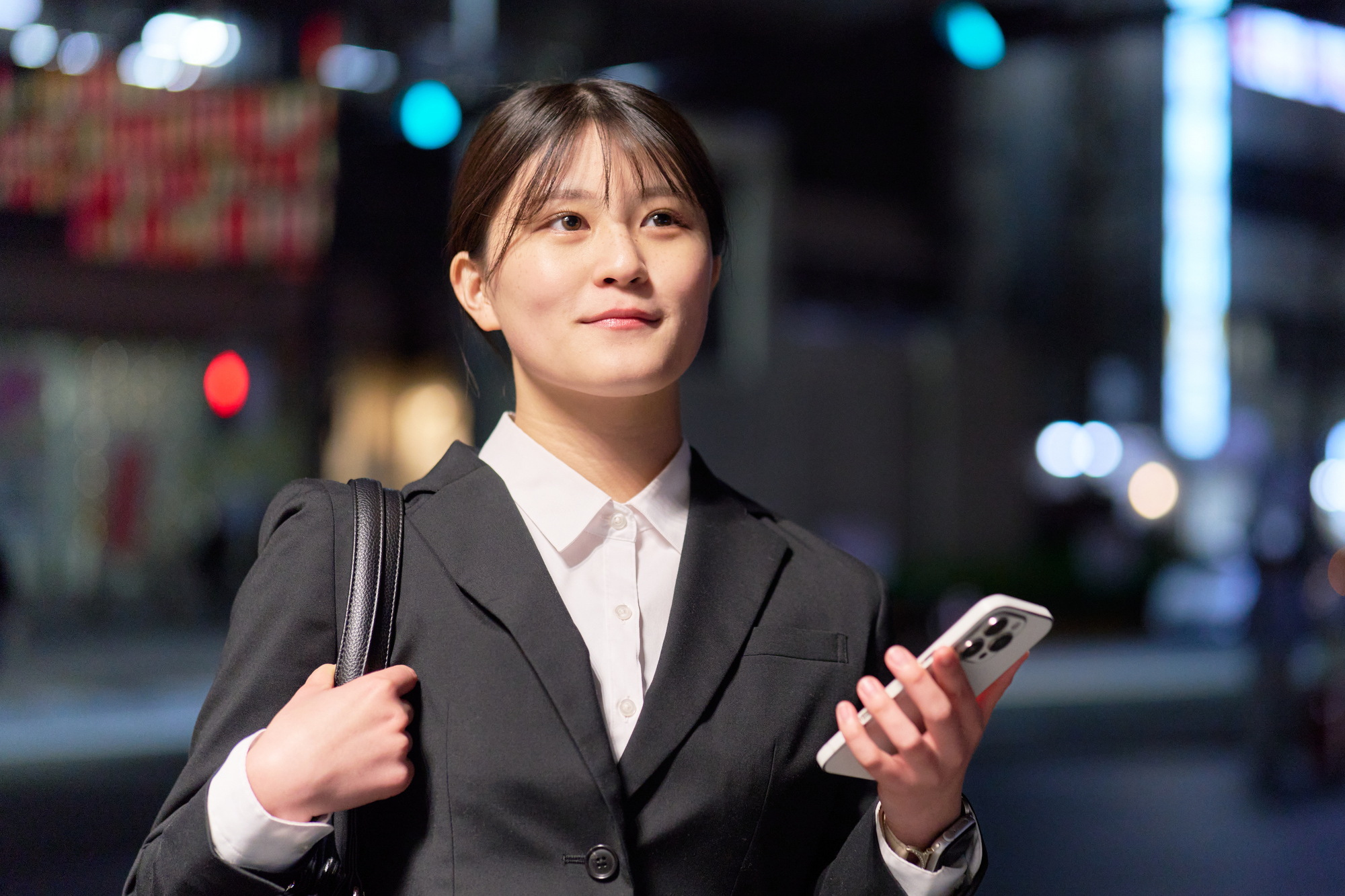 AIとパソコンを一緒に学べるイメージ